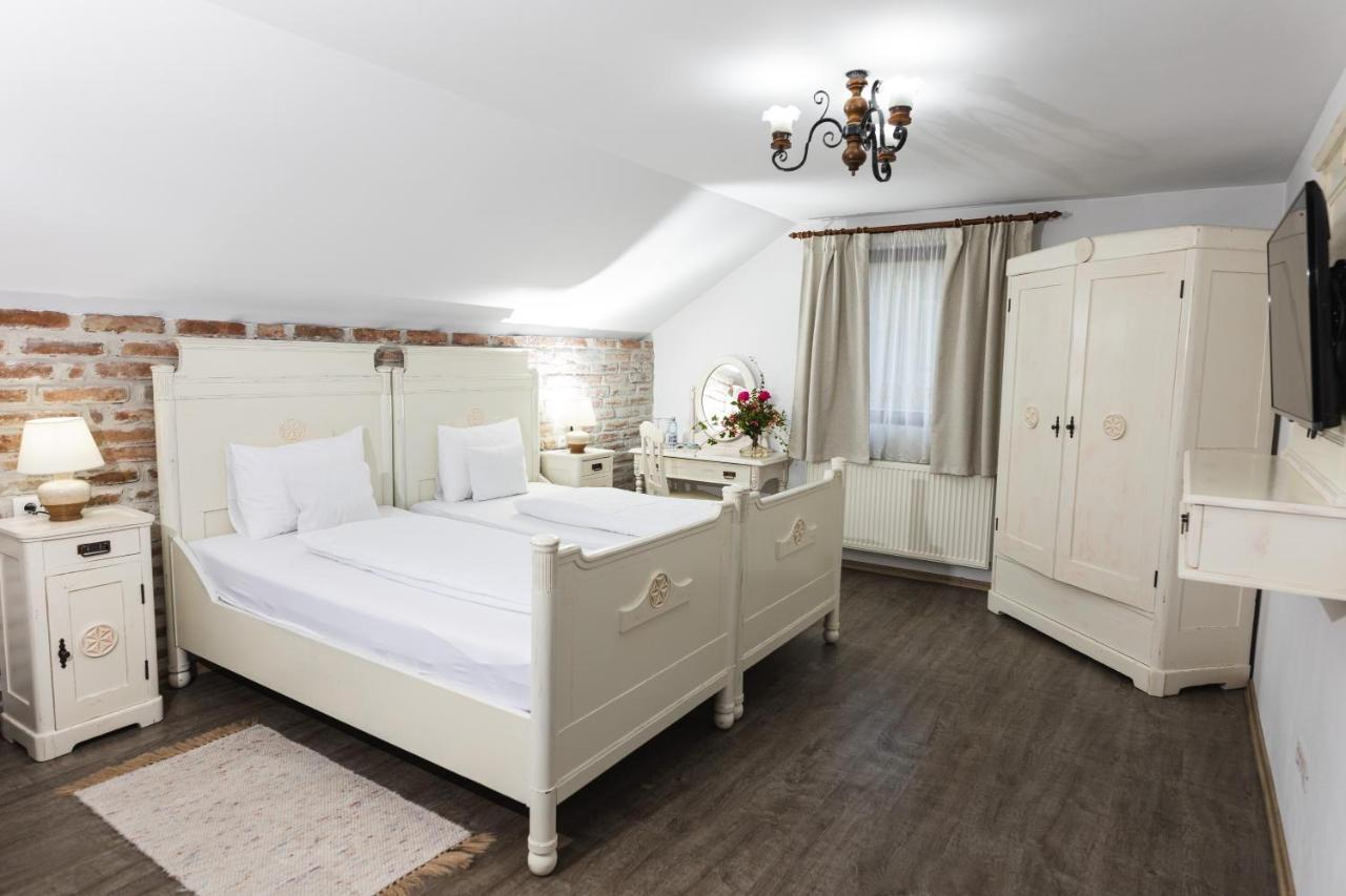 Casa Tirol Blaj Hotel ภายนอก รูปภาพ