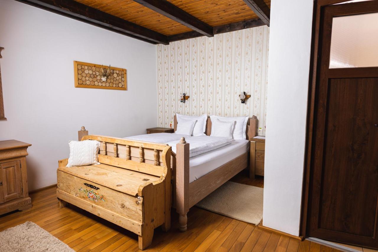 Casa Tirol Blaj Hotel ภายนอก รูปภาพ