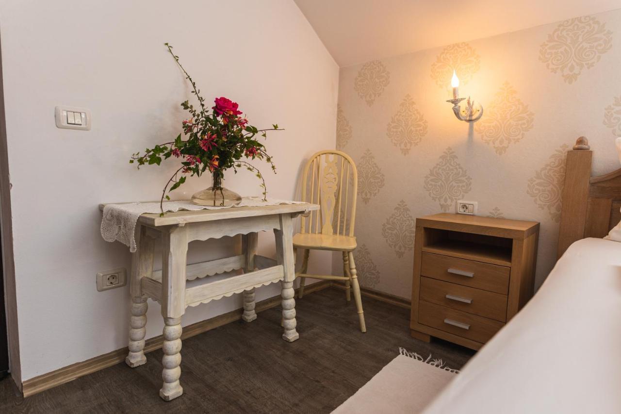 Casa Tirol Blaj Hotel ภายนอก รูปภาพ