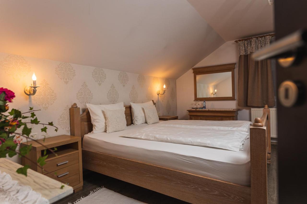 Casa Tirol Blaj Hotel ภายนอก รูปภาพ