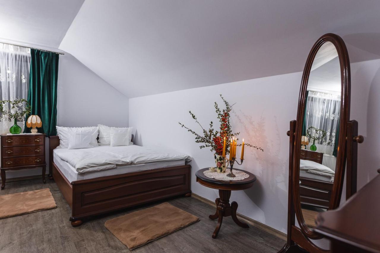 Casa Tirol Blaj Hotel ภายนอก รูปภาพ