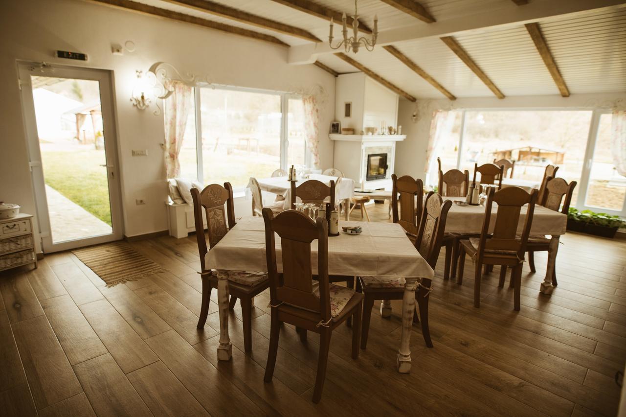 Casa Tirol Blaj Hotel ภายนอก รูปภาพ